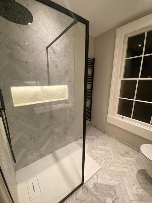 Luxury Georgian Apartment - 5 Minute Walk To Spa باث المظهر الخارجي الصورة