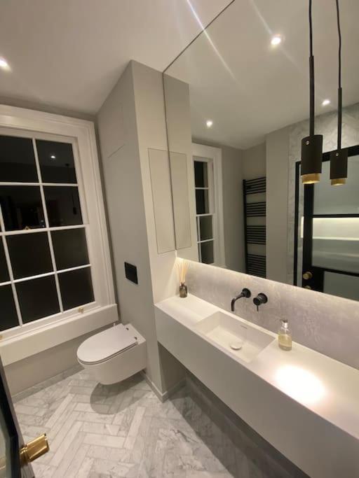 Luxury Georgian Apartment - 5 Minute Walk To Spa باث المظهر الخارجي الصورة